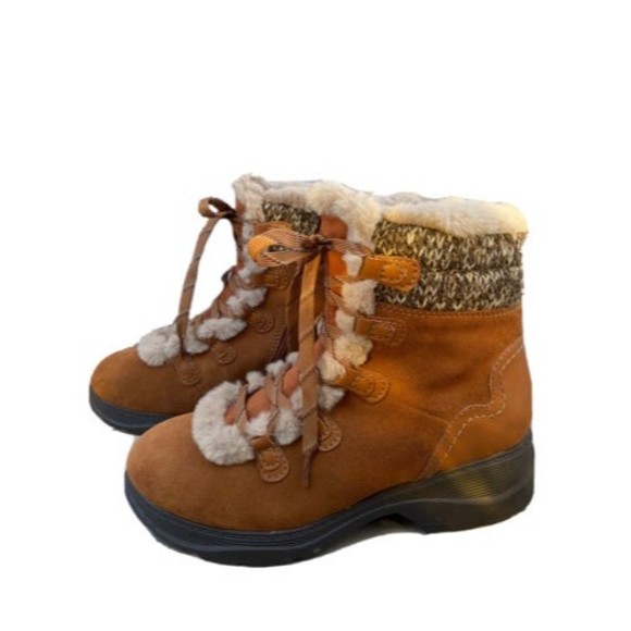 Clarks Shoes - NWOT Clarks Aveleigh Zip Faux Fur Waterproof Boot Taupe Brown Waxy Suede Size 7